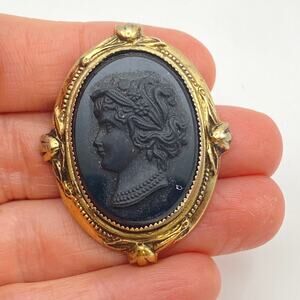 Vintage Signed CORO Black Cameo Brooch Gold Tone Frame Large Left Facing RARE
